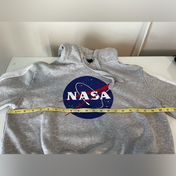 5 ADD ON! Lightly cropped Nasa hoodie - Picture 4 of 8